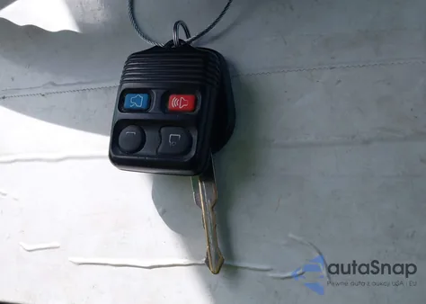 2008 Ford Focus Se/Ses z USA, uszkodzony, nr VIN 1FAHP35N38W111354